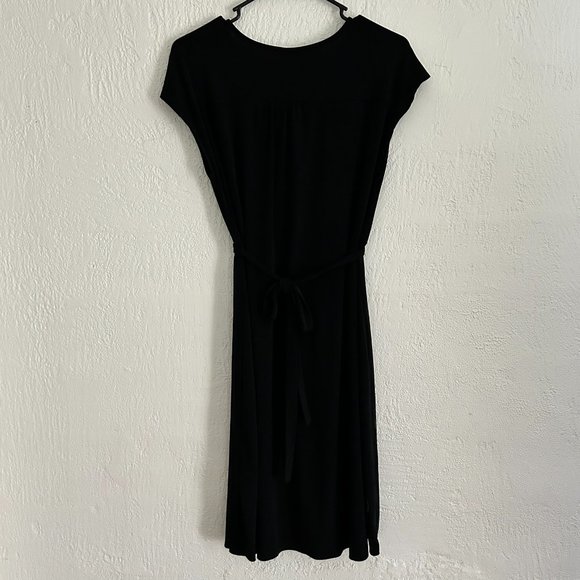 EUC - LITTLE BLACK DRESS WOMANS KNEE LENGTH STAPLE PIECE - Picture 3 of 4